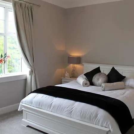 Gorgeous Family Home 15 Mins From City Centre Edinburgh-3