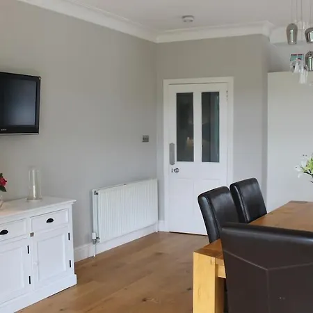 Gorgeous Family Home 15 Mins From City Centre Edinburgh-2
